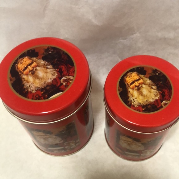 Christmas Tin Old Fashioned Santa 2 Nesting Round Red Vintage 5”x3.5” & 4.5”x3” - Picture 5 of 6